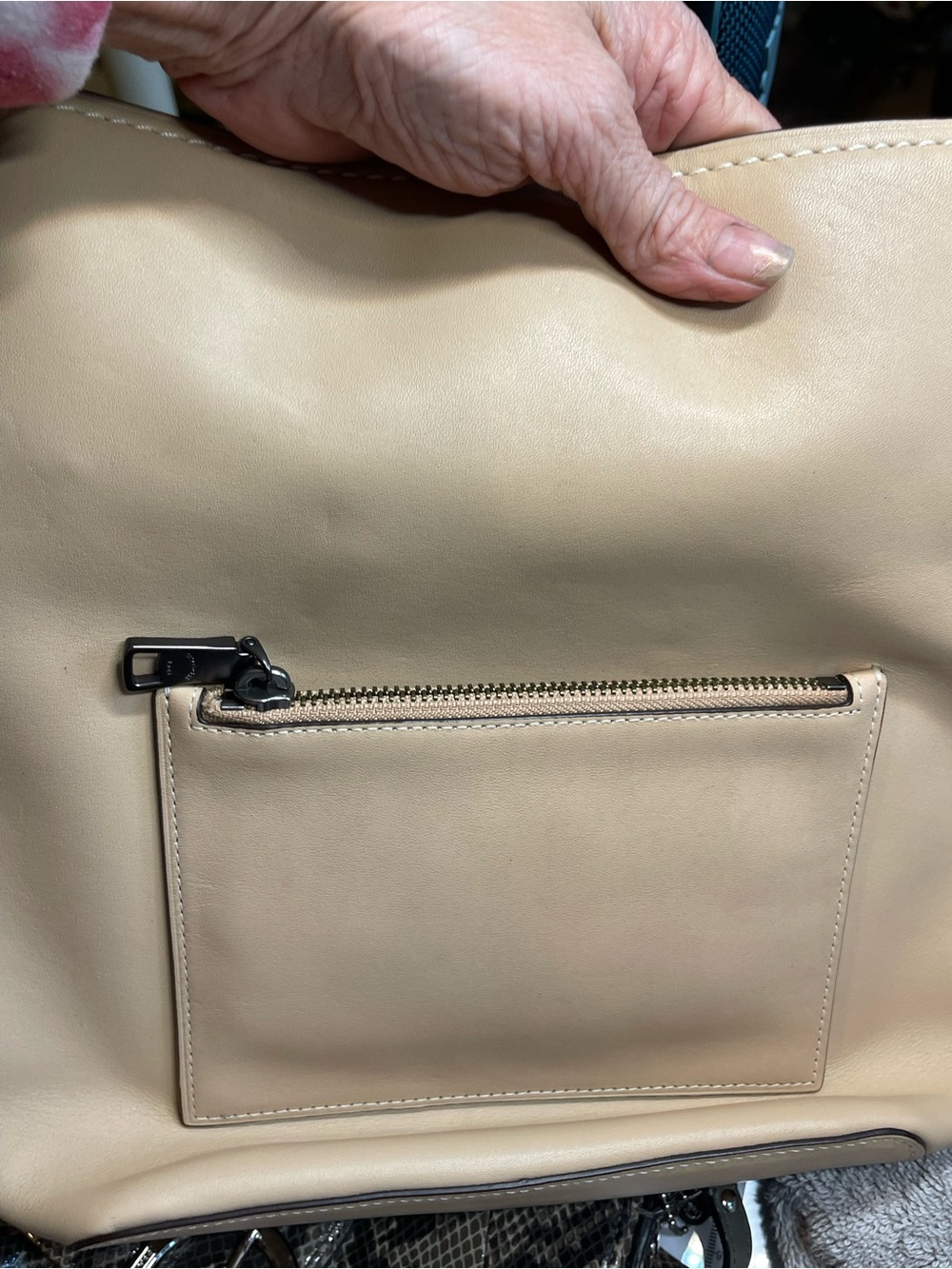 Coach Cream Leather Shoulder Bag with Metallic Link Trim - Picture 8 of 10